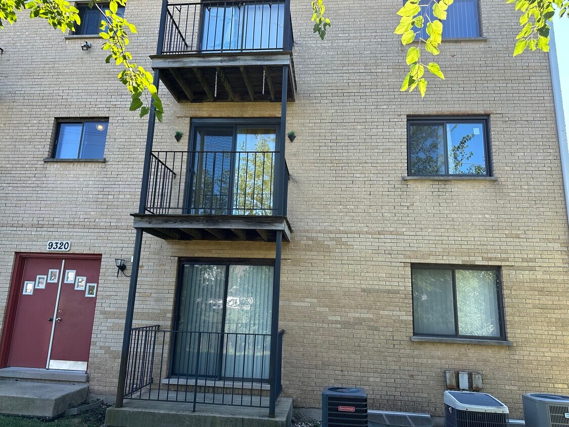 Foto del edificio - 9320 Hamilton Ct
