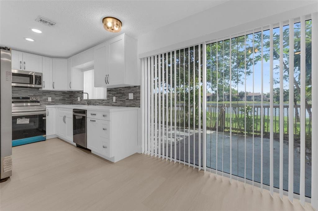 Foto principal - 9745 NW 37th St
