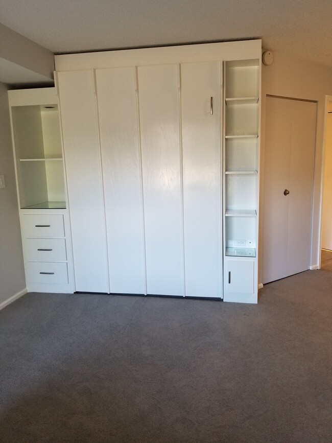 Queen size Murphy Bed. - 2100 Langston Blvd