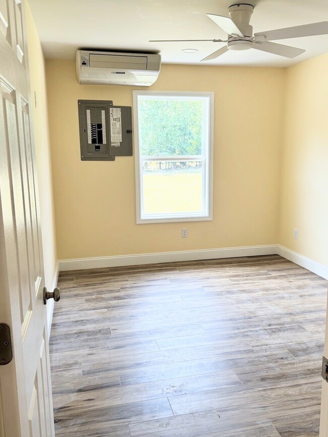 Bright bedrooms - Fox Run Apts 963