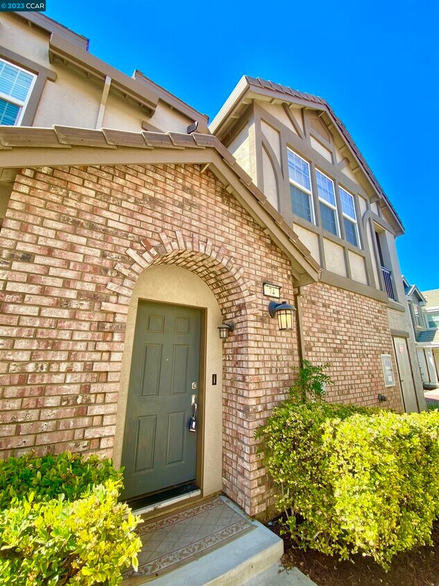 74 S Rio Rapido Dr, Tracy, CA 95391 Condo for Rent in Tracy, CA