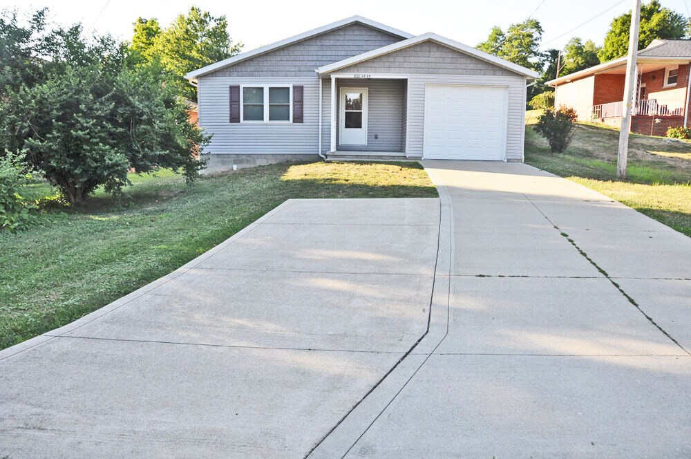 260 Carrie Ave NW Unit Rear, New Philadelphia, OH 44663 Apartments in