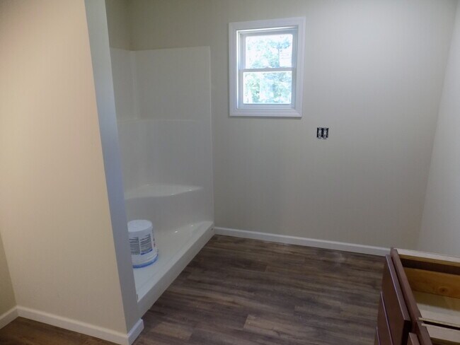 Building Photo - 755 Mineral Springs Ave