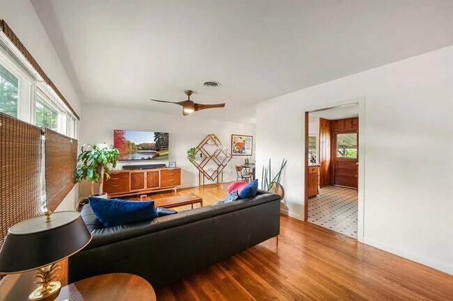 Building Photo - 7903 Tisdale Dr