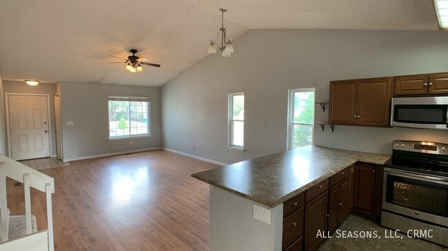 Photo - 210 Wallace St House