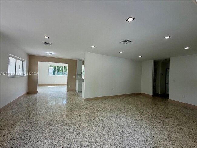 Foto del edificio - 8235 SW 62nd Pl