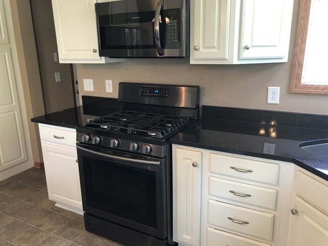 Foto del edificio - 19325 Harmony Avenue, Rogers, MN, 55374