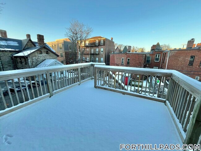 Building Photo - 10 Moreland St