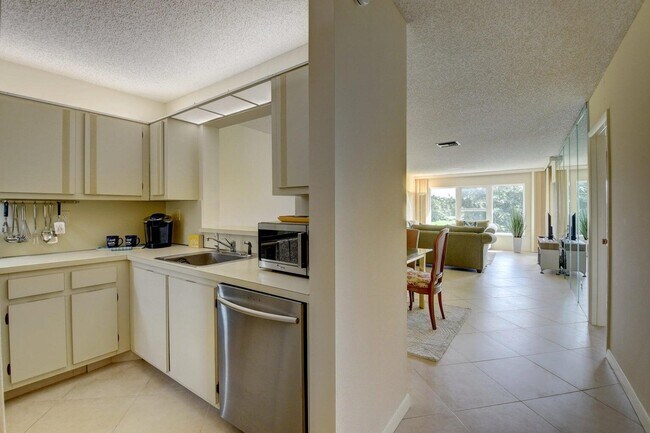 Building Photo - 5850 Sugar Palm Ct