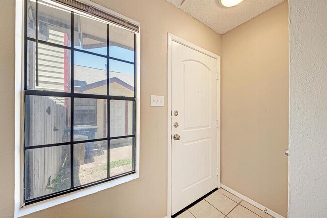 Foto del edificio - 12408 Deer Falls Dr