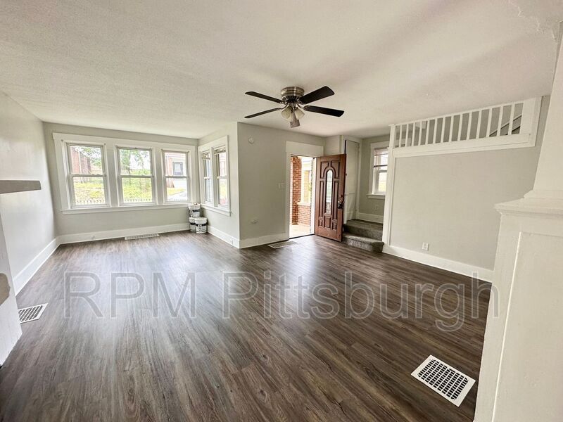 Primary Photo - 922 Fordham Ave