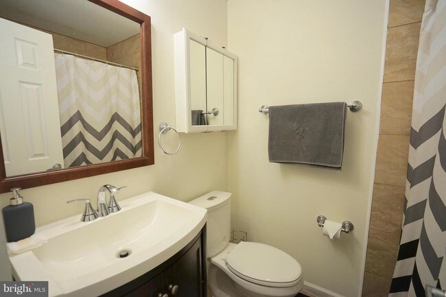 Building Photo - 4218 University Dr