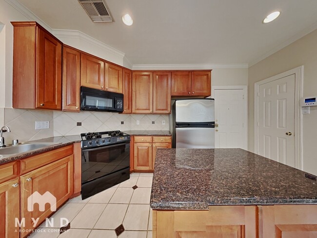 Building Photo - 1127 Enclave Square E
