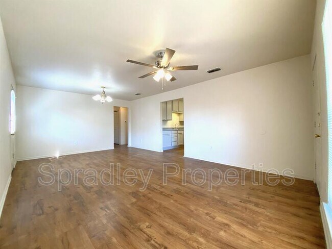 Foto del edificio - 1812 W Avenue K