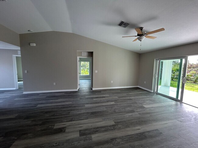 Foto del edificio - Brand New Construction 4/2  Home
