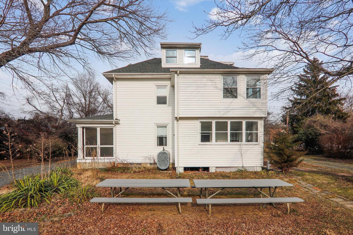 Primary Photo - 7200 Highbridge Rd