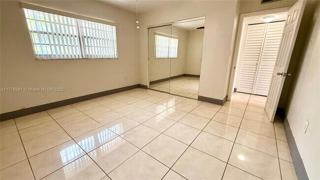 Foto del edificio - 1629 NW N River Dr