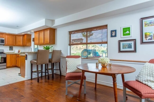 Foto del edificio - 128 Castle Ridge Dr