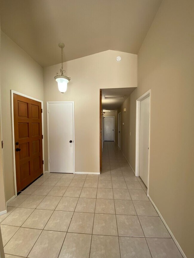 Building Photo - Orcutt Single Story Home Located In Woodme...