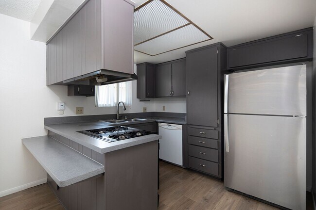 Foto del edificio - *MOVE-IN SPECIAL* 2BR in Oceanside with W/D Hookups and Garage