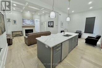 Building Photo - 16 Horn St