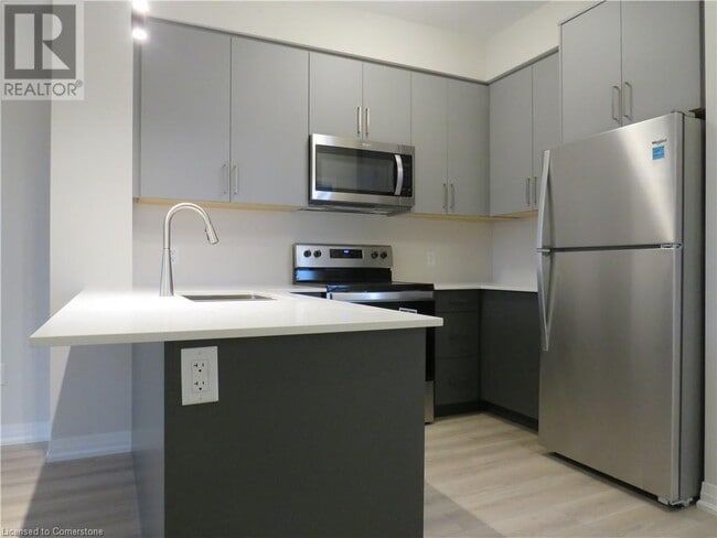 Photo du bâtiment - 120 Springvalley Crescent
