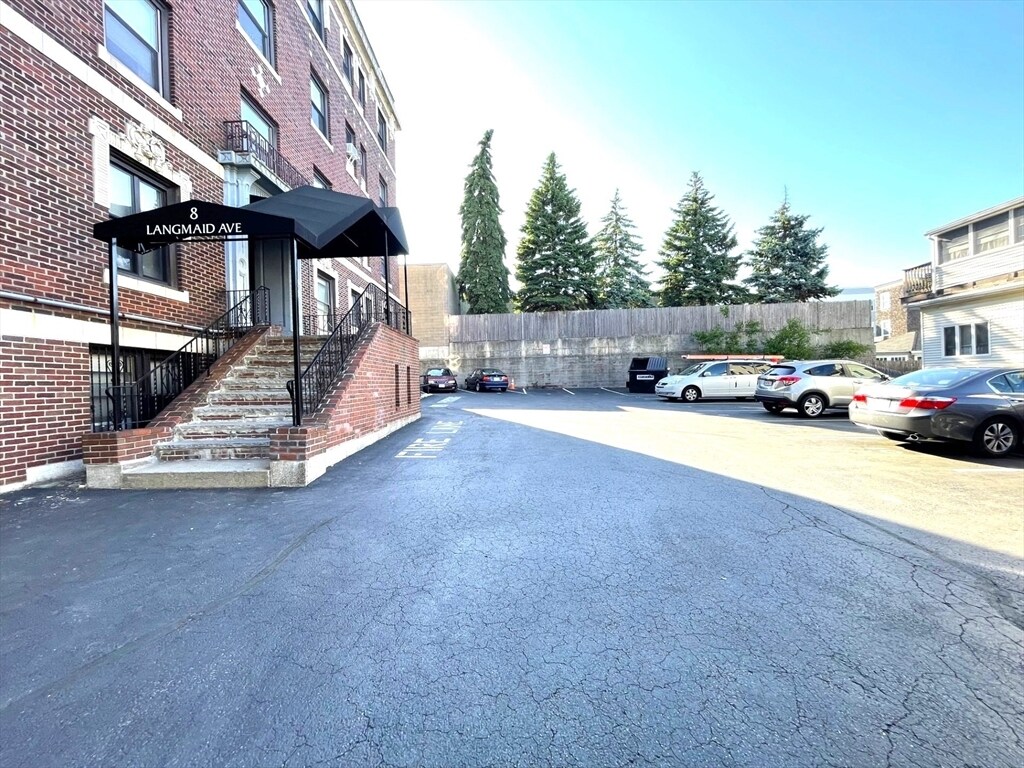 Building Photo - 8 Langmaid Ave