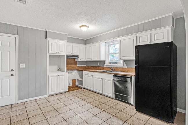 Building Photo - Beautiful Home for Lease!