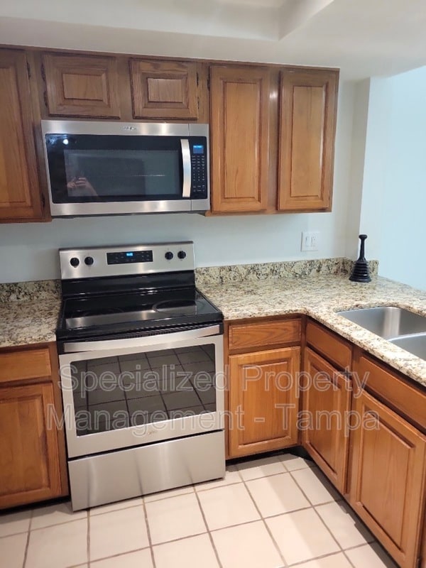 Building Photo - 13025 Village Chase Cir