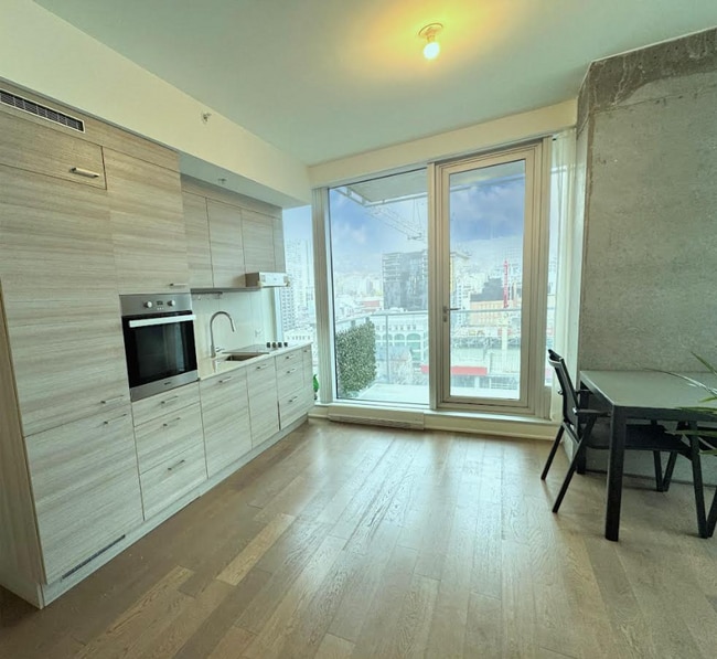 Photo du bâtiment - 1155 Rue de la Montagne