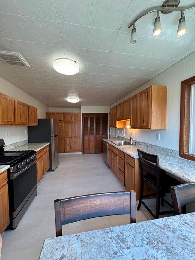 Foto del edificio - 4 Bedroom House in Henley School District