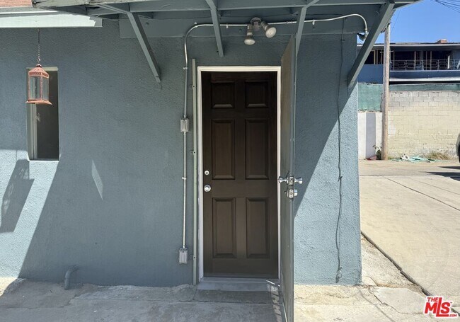 Foto del edificio - 1034 1/2 N Bonnie Brae St