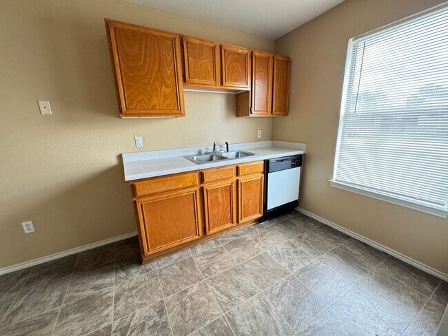 Foto del edificio - 1601 Cedarhill Dr