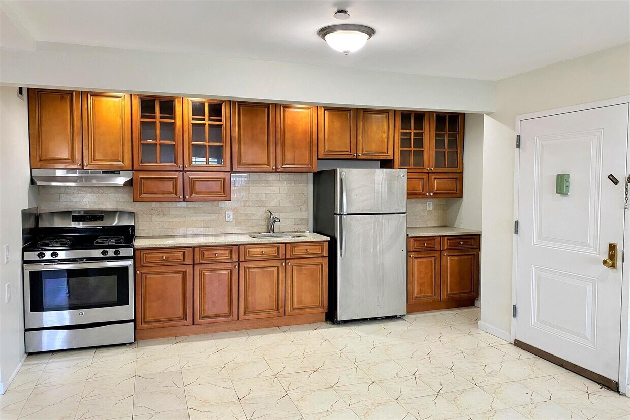 148 Van Cortlandt Park S Unit 1F, The Bronx, NY 10463 Room for Rent