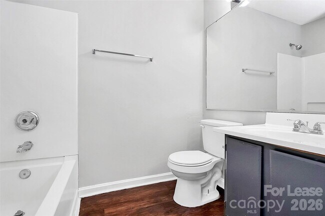 Foto del edificio - 10008 Graduate Ln