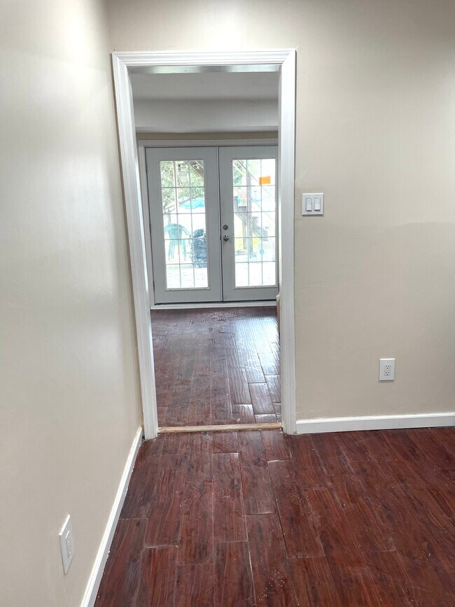 Foto del edificio - 261 Grantwood Ave