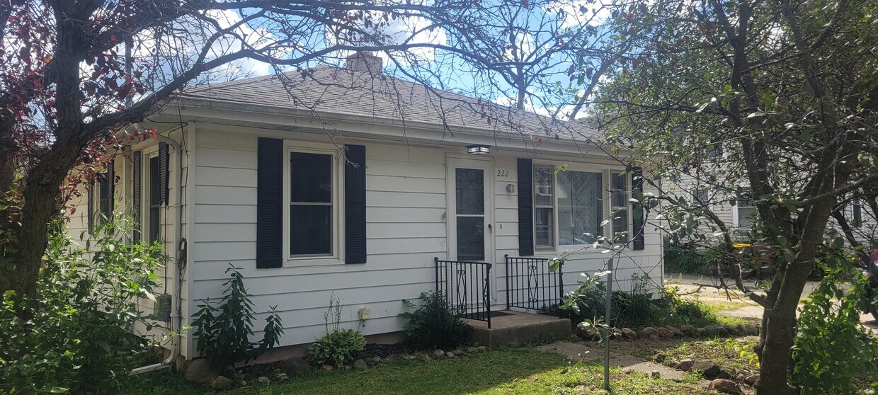 Primary Photo - 222 N State St