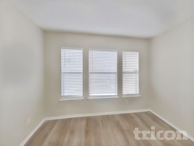 Foto del edificio - 6007 Ferrysage Dr