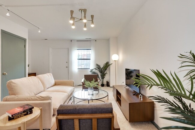 Building Photo - ROOM ONLY in 5-bed/3.0-bath Home
