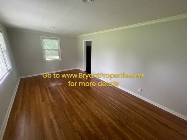 Foto del edificio - Nashville - Woodbine Area - 3 Bedrooms- I ...