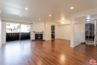 Building Photo - 14990 Victory Blvd