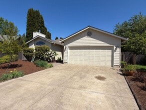 Building Photo - 3559 SW Par Pl