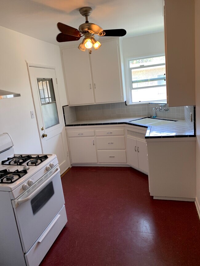 Foto del edificio - 5214 Agnes Ave