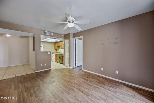 Foto del edificio - 16602 N 25th St
