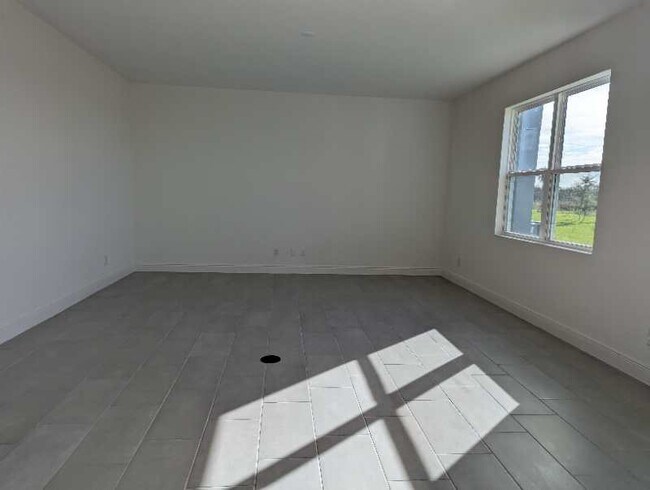 Building Photo - 14449 Crestavista Ave
