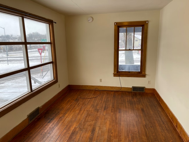 Building Photo - 112 Elmwood St