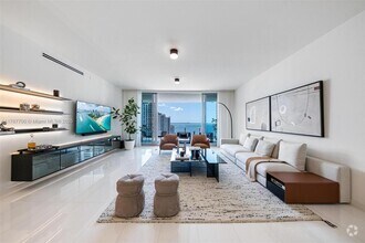 Building Photo - 300 Biscayne Blvd Way