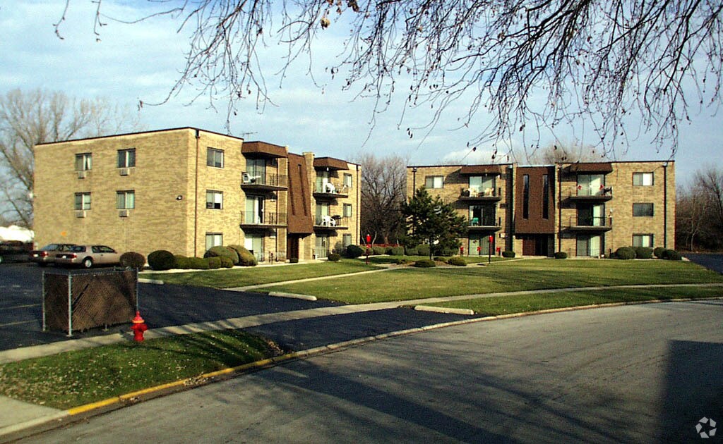 Primary Photo - 647-651 Carroll Pky