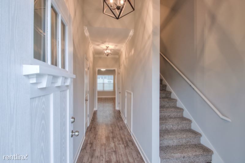 Foto principal - 812 General Westmoreland Cir