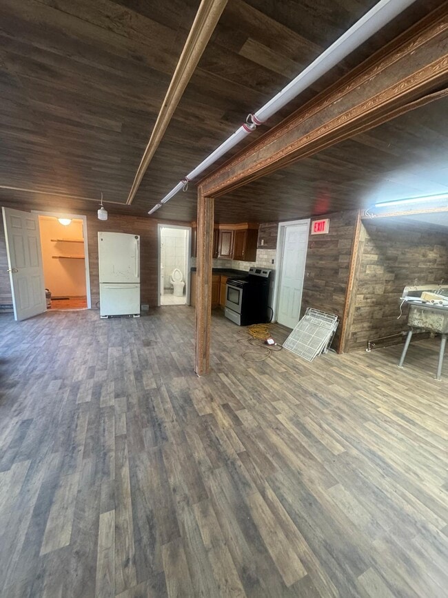 Building Photo - 374 NH-125